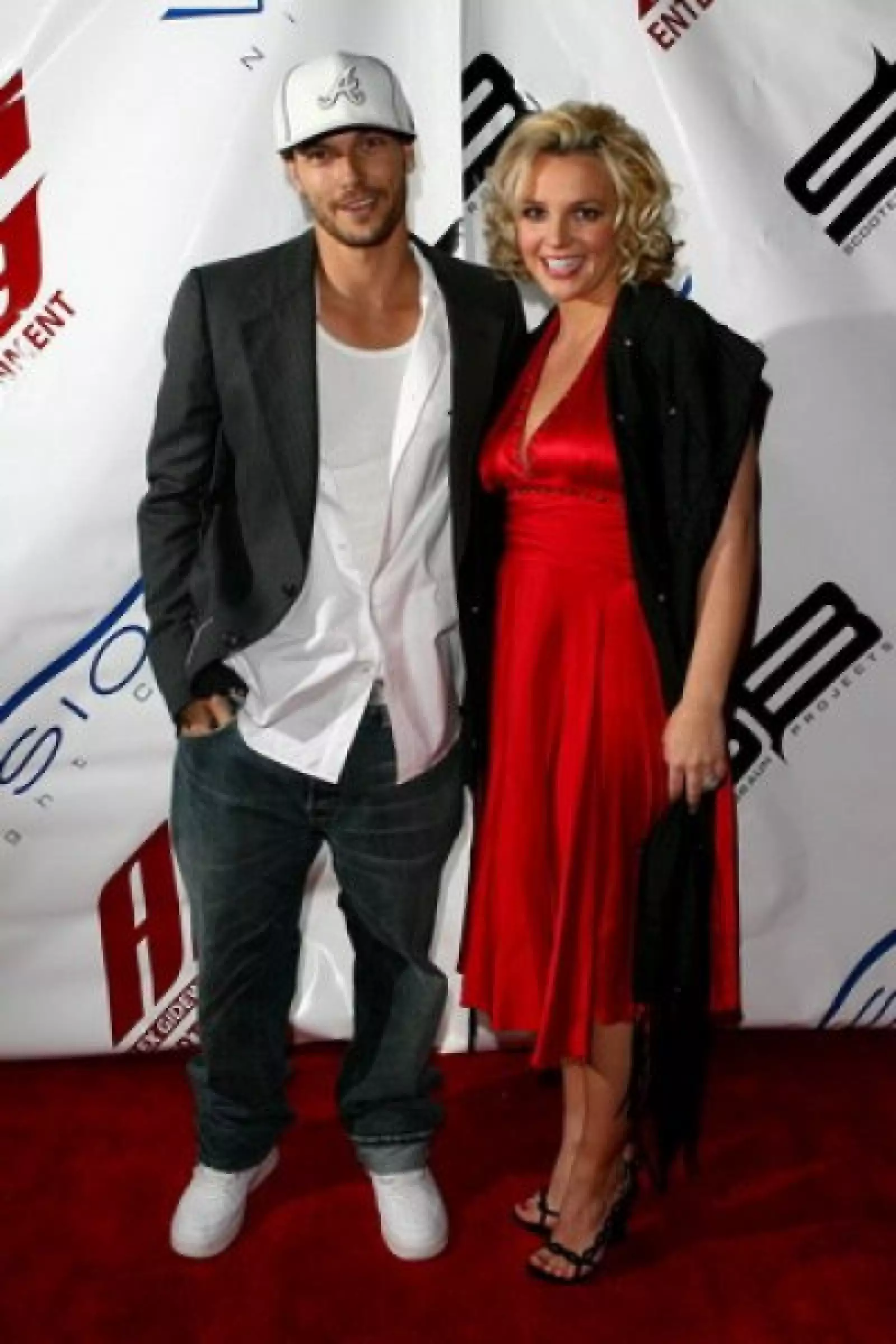 Britney Spears y su ex esposo fueron descubiertos por Victoria Price, actual novia de Kevin Federline, sosteniendo relaciones sexuales. Debido a esto se dice que la reconciliación de la pareja es inminente.