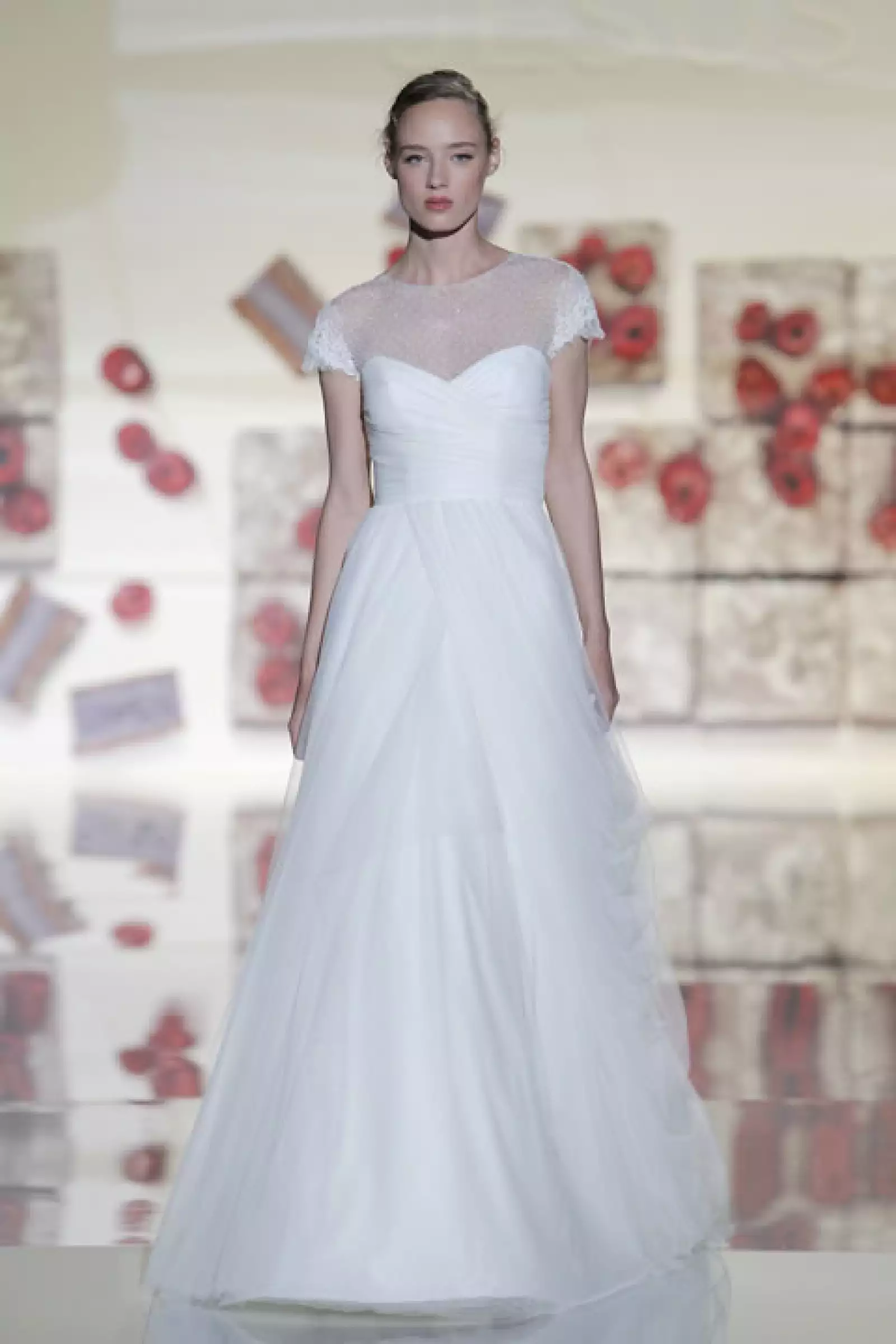 Vestido de tul corte corazon con bodice de puntos.