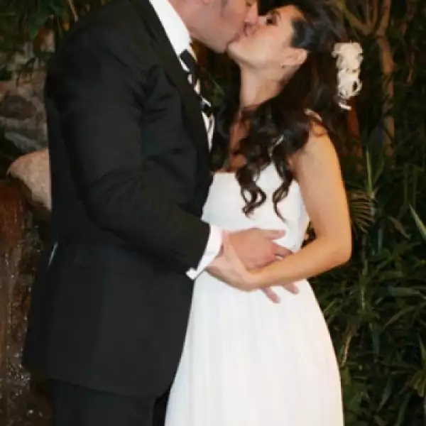 Mayrín Villanueva y Eduardo Santamarina contrajeron nupcias este 28 de febrero en la ciudad de México. La pareja está esperando a su primer hijo.