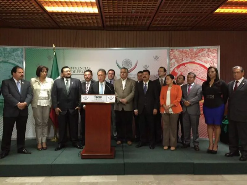 Yunes Linares interpuso una denuncia contra cinco exfuncionarios del gobierno de Javier Duarte, quienes ahora son legisladores federales.