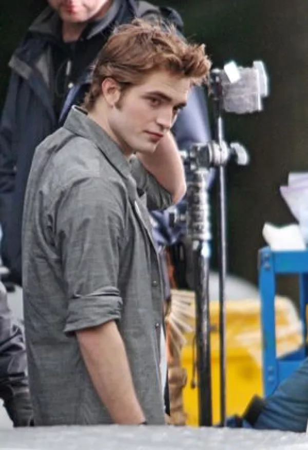 Robert Pattinson, de 22 años, ha causado sensación por su papel de Edward Cullen en la saga de Crepúsculo.