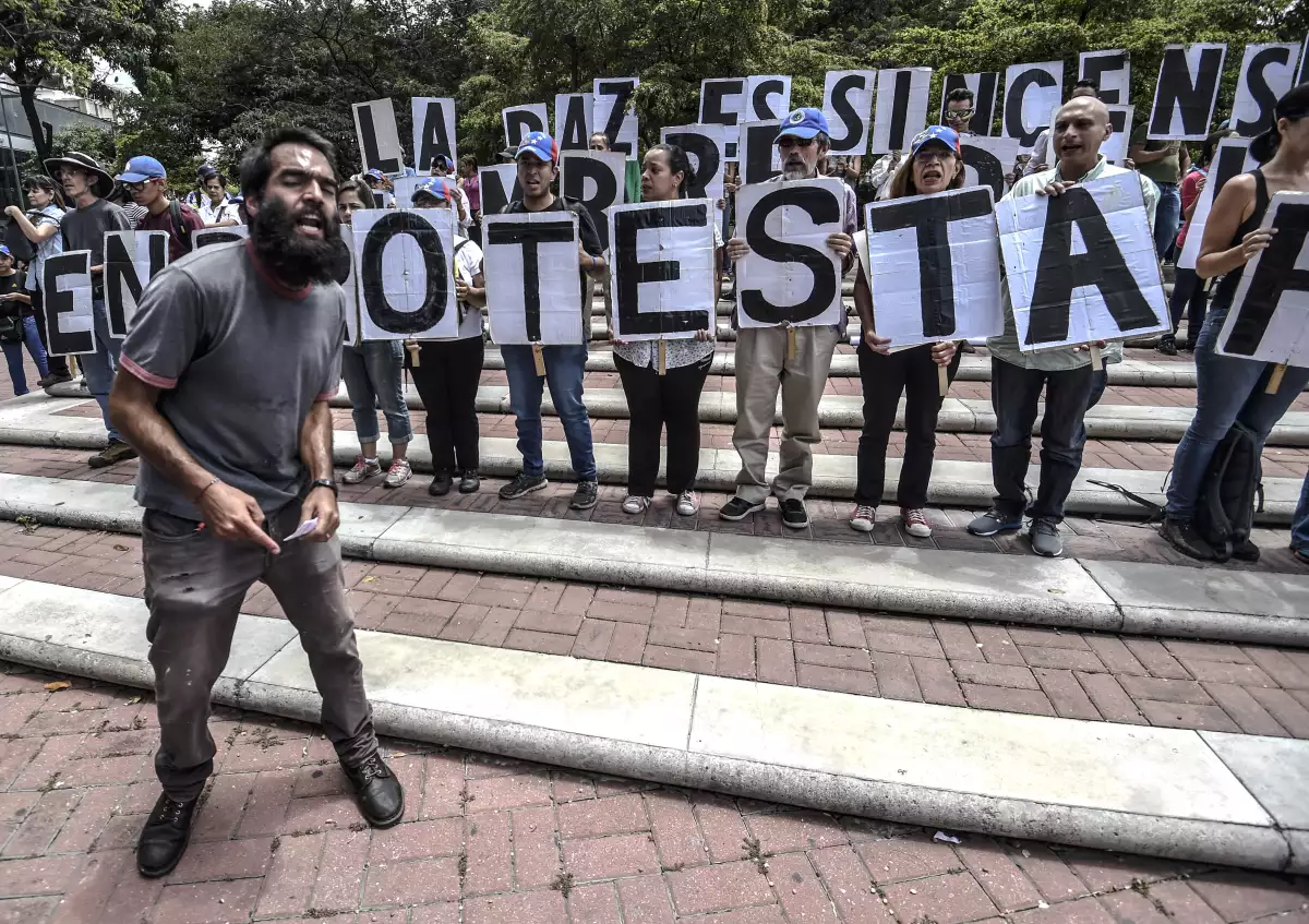 Oposición 'mediática'