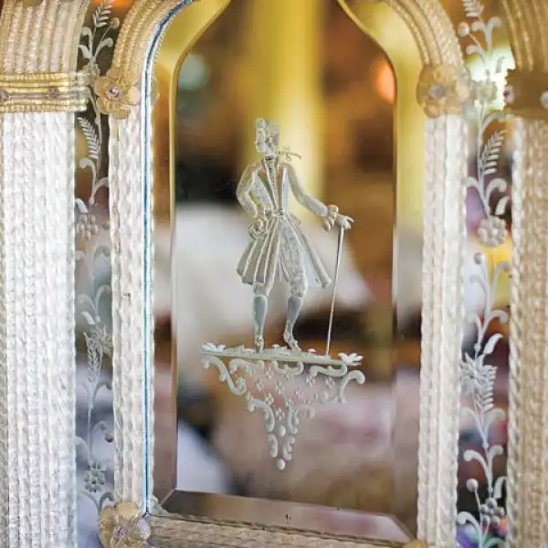 DEAR SIR. Éste es un espejo de los años 30.