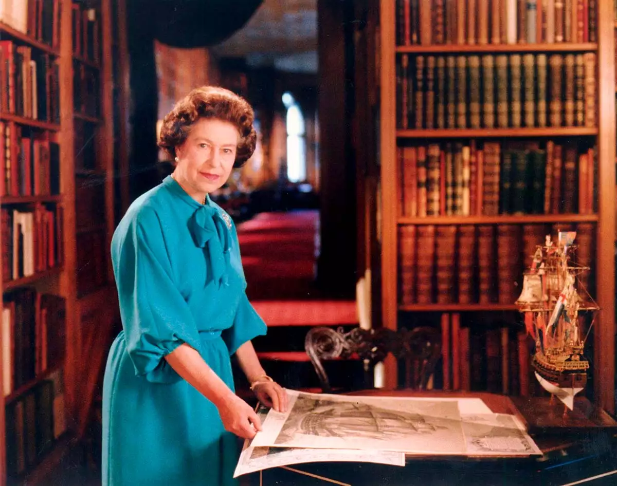 reina Isabel II