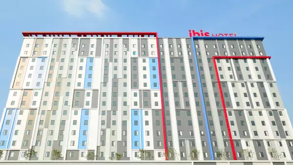Más hoteles.