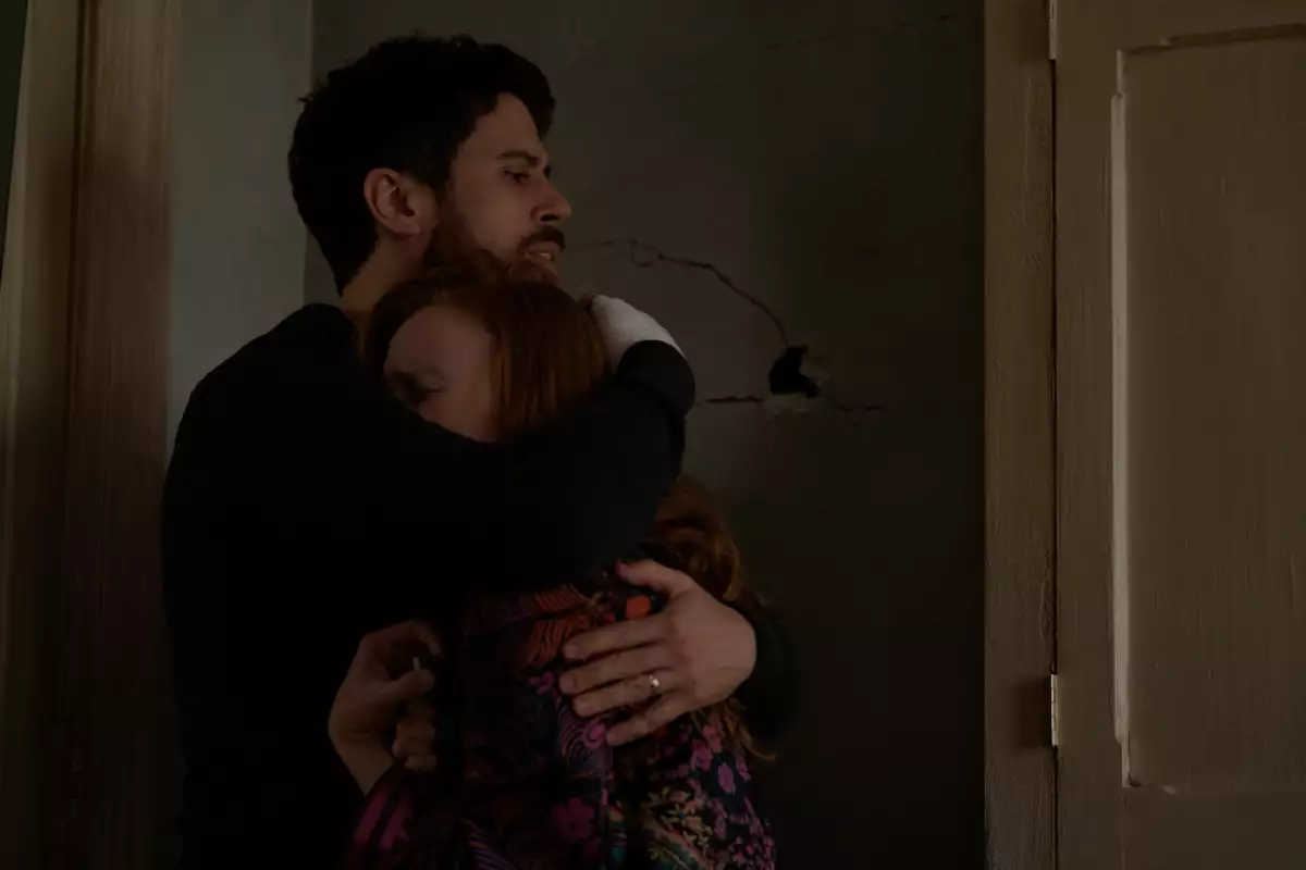 Toby Kebbell y Lauren Ambrose
