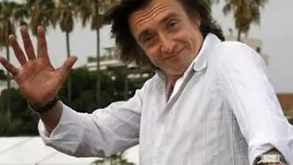 Los legisladores pidieron a la cadena televisiva que emita una disculpa por los comentarios de los presentadores de &#39Top Gear&#39.