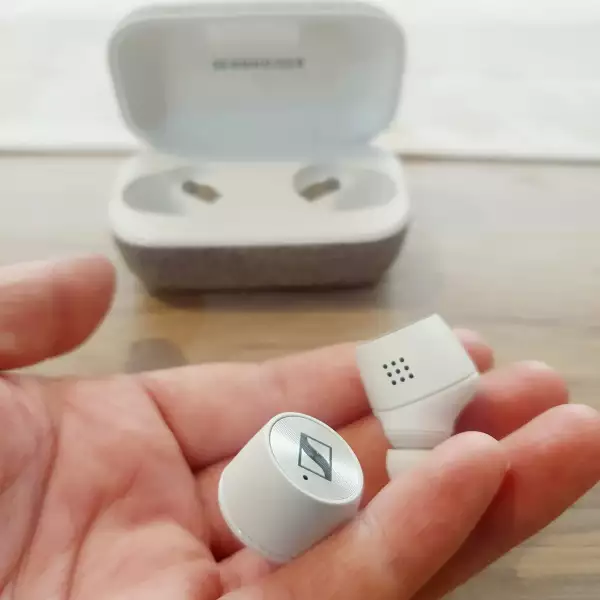 Auriculares independientes. 