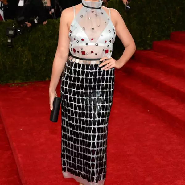 Met Gala, 2014: para la famosa gala, la actriz usó un vestido Prada hecho a la medida con zapatos de la misma marca.