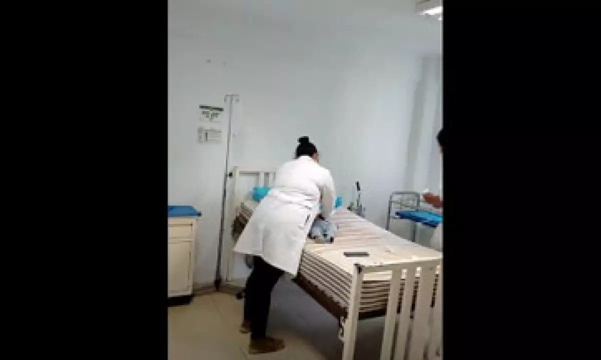 Un bebé de nueve meses murió en el Centro de Salud del municipio de Cuapiaxtla por la falta de recursos. (Foto: YouTube/León Hernández )