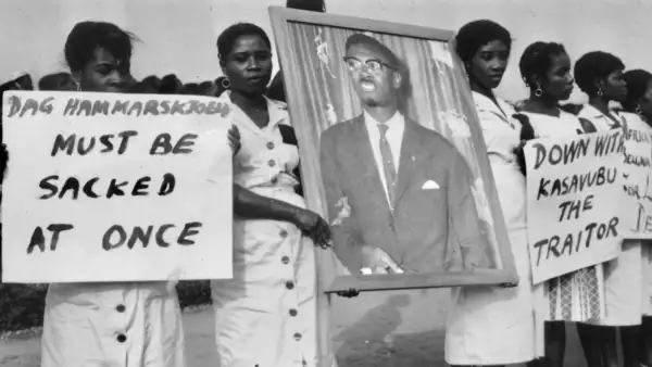 Un grupo de mujeres en Accra, Ghana, durante un desfile de luto por Patrice Lumumba, el ex primer ministro del Congo asesinado.