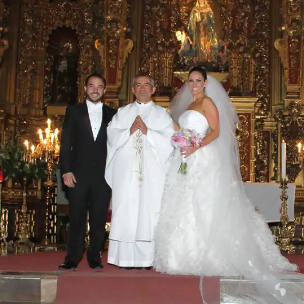 Juan Pablo Martínez Iglesias,Sacerdote,María Fernanda González Ibarra
