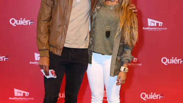 Gabriel Rojo de la Vega y Carlota Chacón en el primer concierto de Juan Gabriel en el Auditorio Nacional en el lounge de Quién®.