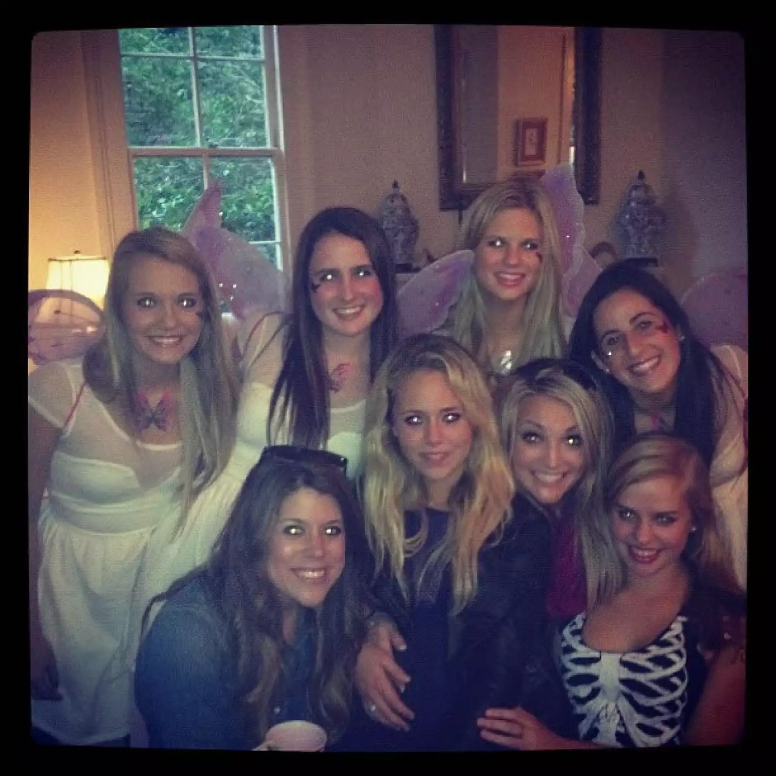 La hermana menor de Britney Spears, Jamie Lynn Spears con sus amigas las hadas.