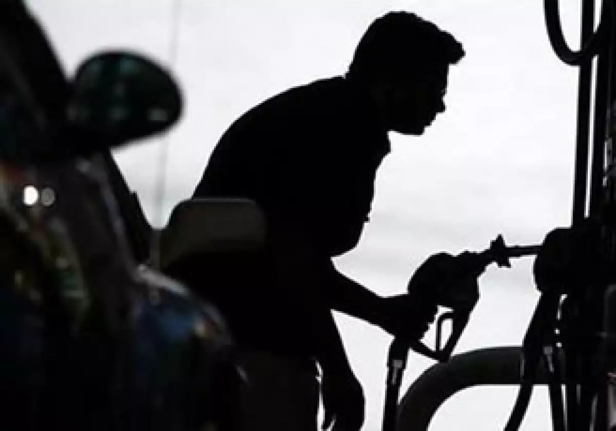 Analistas esperan que los precios de las gasolinas se incrementen un 7% el año entrante. (Foto: Reuters)