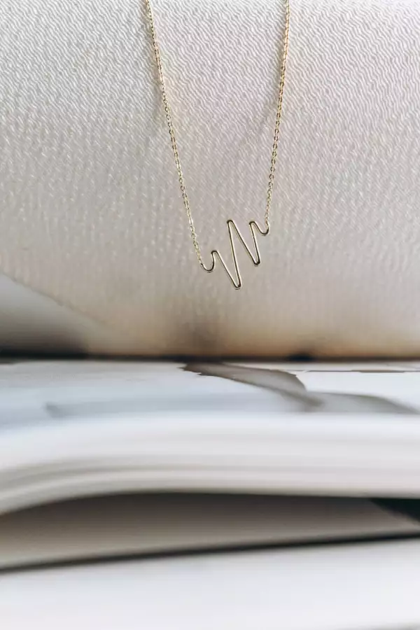 Collar cardio mini dorado