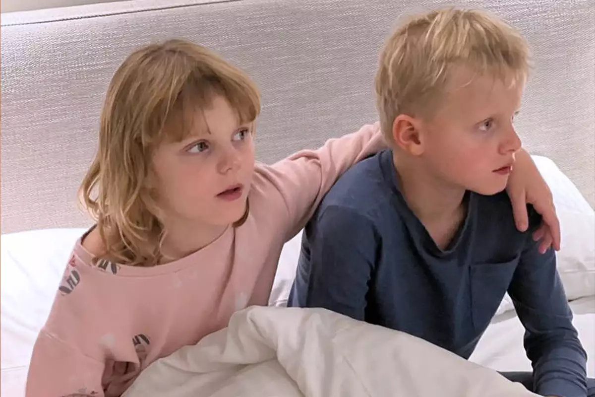 Princesa Charlene su hija Gabriella le cortó el pelo a su hermano y a ella misma
