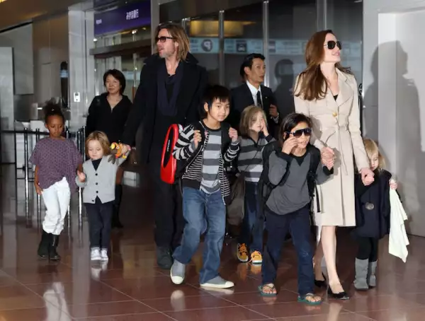 Brad Pitt, Angelina Jolie and children at Haneda International airport, Tokyo, Japan - 08 Nov 2011