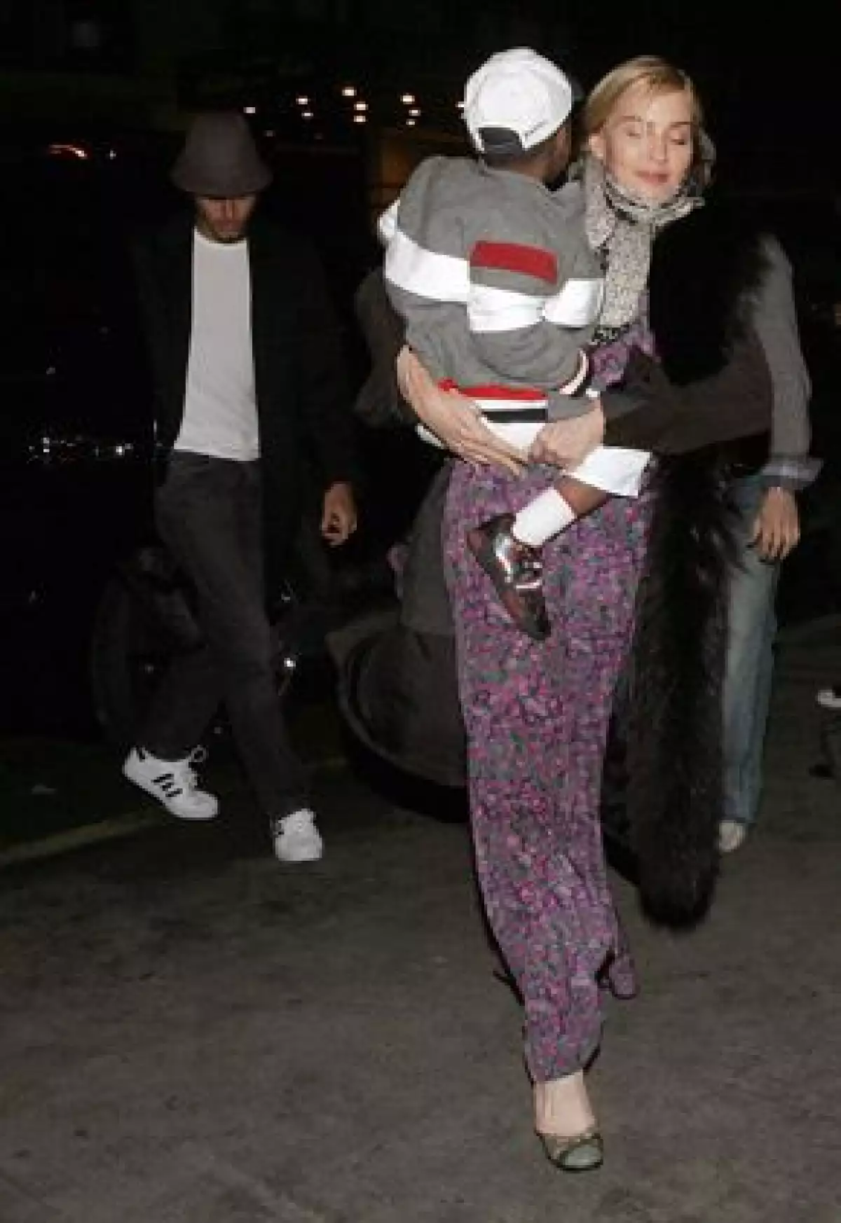El modelo deja la casa de su mamá en Brasil para mudarse con la Reina del Pop, y los hijos de ésta, a su mansión del Central Park, en Nueva York.