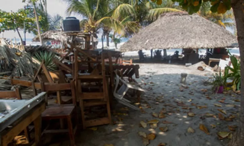 Sólo 5.0% de los restaurantes afectados pro mar de fondo estaban asegurados. (Foto: Cuartoscuro )