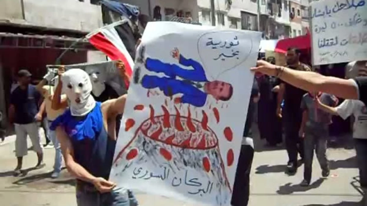 manifestantes sirios protestan en Latakia