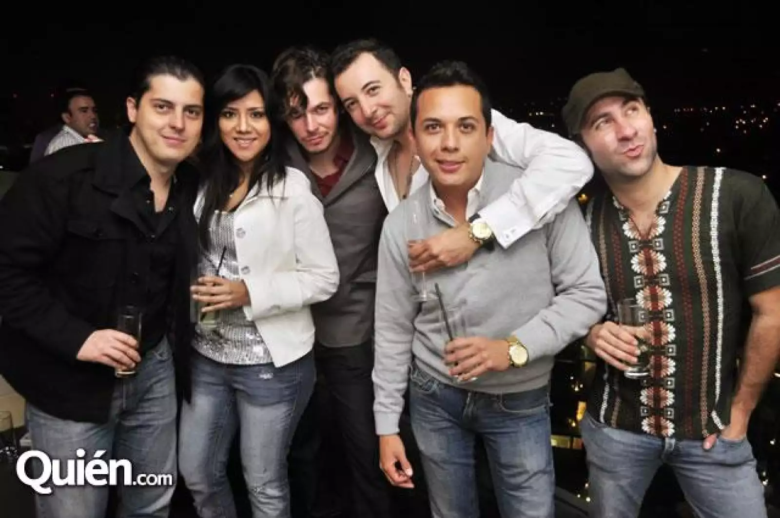 Luis Tatay,Gaby Domínguez,Carlos Montaño,Omar Strada,Mauricio Estrada y Javier Flores