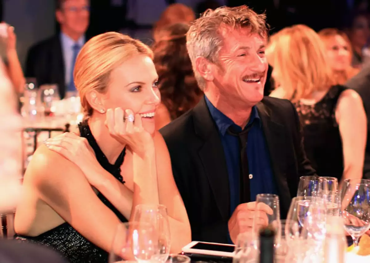 La revista People confirmó que el actor ha iniciado los trámites de adopción para poder ser padre de Jackson, el hijo de su novia y probablemente futura esposa.