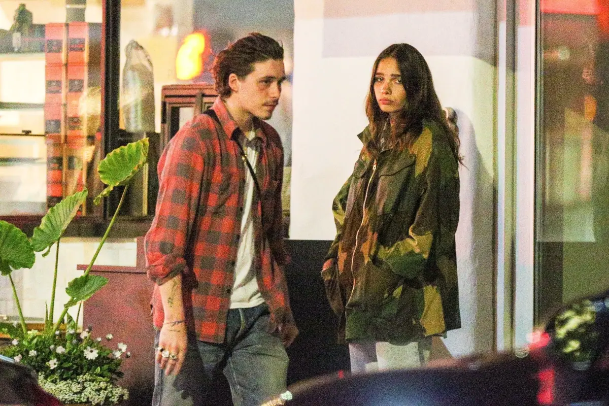 Brooklyn Beckham y Hana Cross