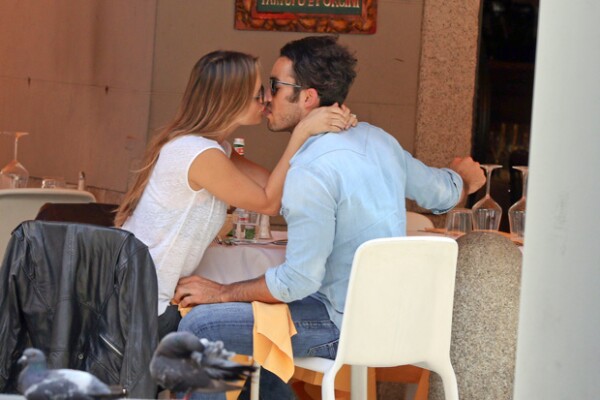 Los esposos comieron en el restaurante Il Cestino, en donde no podían dejar de demostrarse su amor.