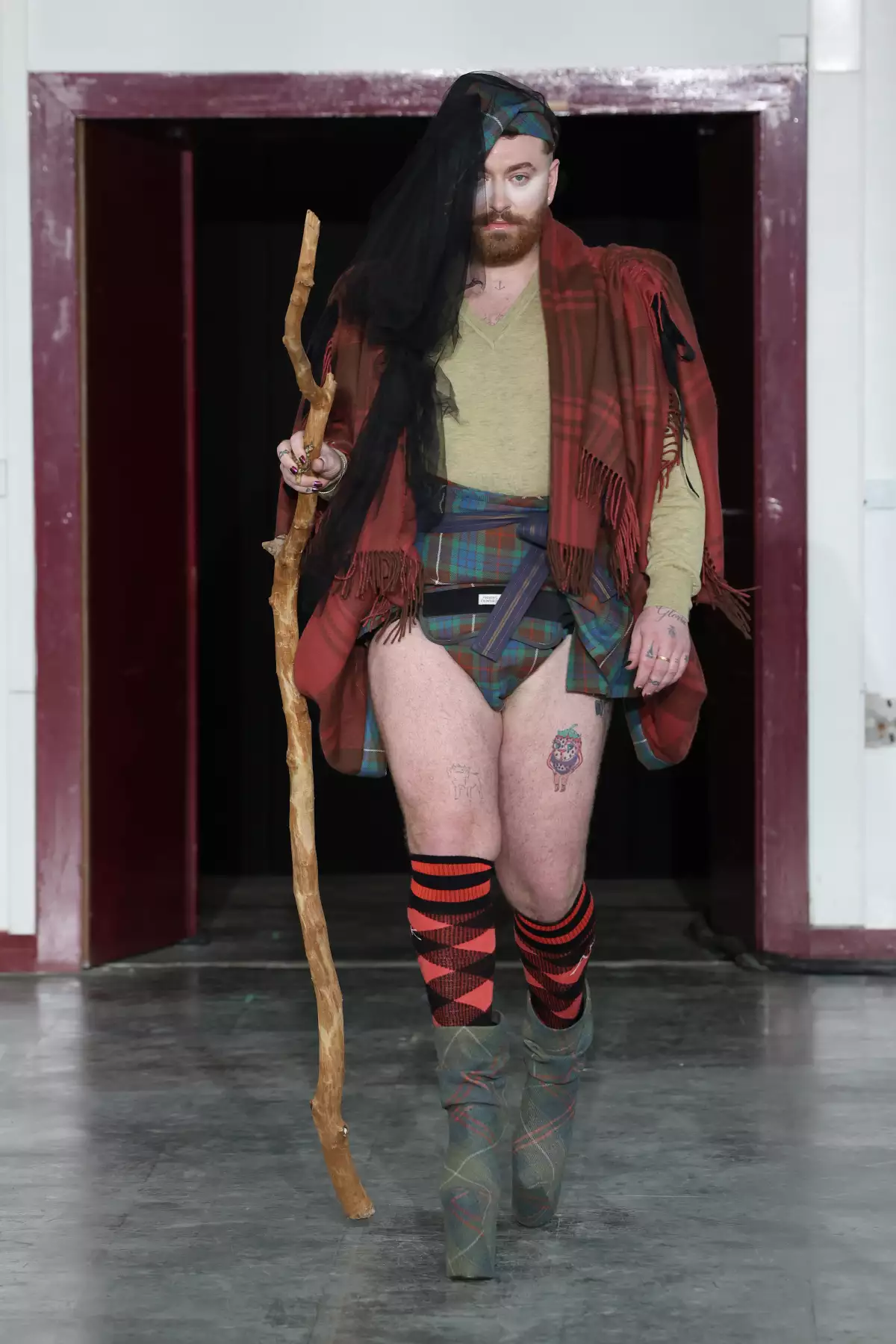 Sam Smith desfila para Vivienne Westwood