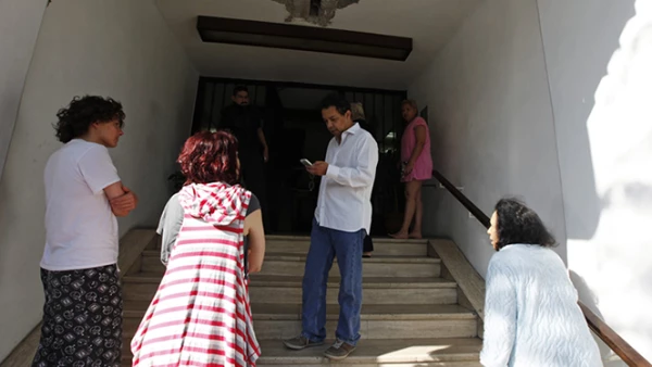 Los habitantes de la Ciudad de México indicaron que el movimiento tiró estantes dentro de sus hogares.