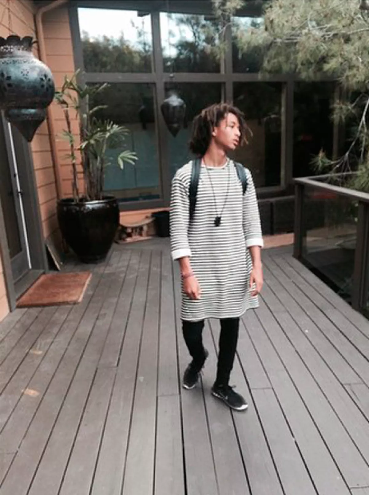 El hijo de Will Smith pasea por las calles con ropa de mujer, a la cual le da su propio estilo, pero no por ello deja de llamar la atención.