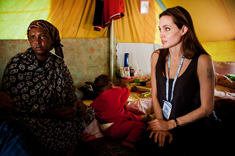 El colaborador reconoció la labor de Angelina Jolie, quien hace poco declaró que su prioridad en la vida era su actividad humanitaria.
