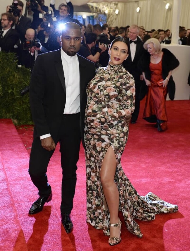 Kanye y Kim vistieron de Givenchy para la gala del MET del año pasado.