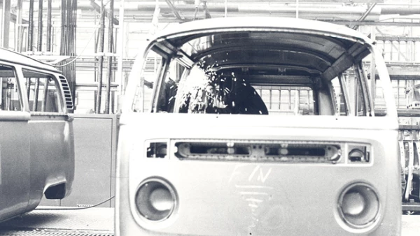 Junto al popular Fusca o 'escarabajo', esta camioneta arranc� la producci�n de Volkswagen en Brasil.