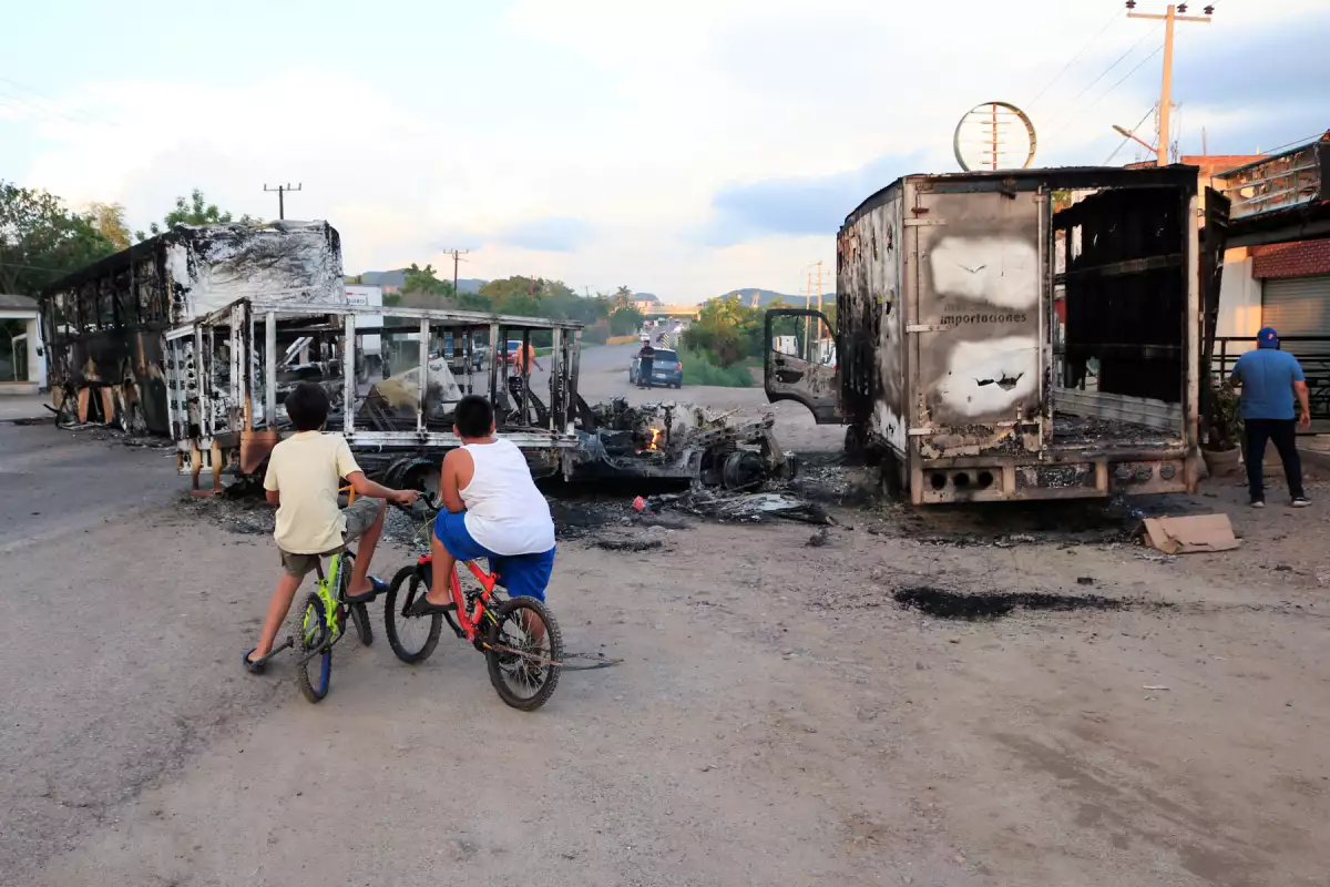 War between “Chapitos” and “Mayos” leaves 37 dead in Sinaloa Cartel drug gunmen and security forces clash in Culiacan