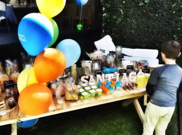 Santi festejó su cumpleaños con dulces, pastel y piñata.