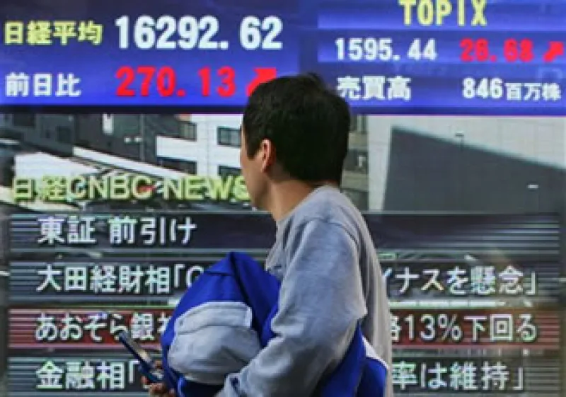 La jornada fue accidentada, afectada por cada nueva información de la planta nuclear de Fukushima, a 240 kilómetros al norte de Tokio. (Foto: AP)