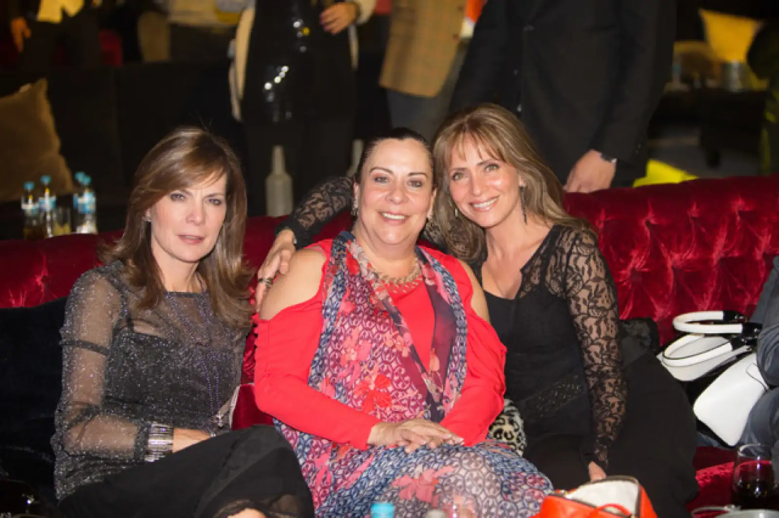 Adriana y Laura Rodriguez con Mayra Ruíz