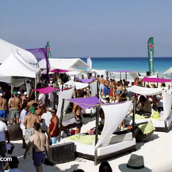 Pool Party Aniversario ME Cancún