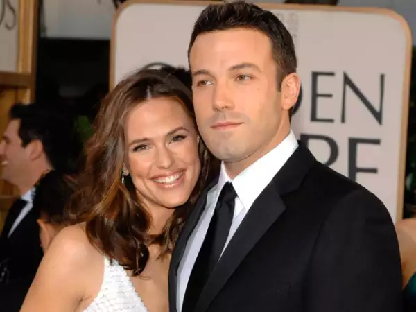 Los actores Ben Affleck y Jennifer Garner se casaron el 29 de junio de 2005 en el complejo turístico Parrot Cay en la isla Turcos y Caicos cuando ella tenía cuatro meses de embarazo. Usó un vestido Vera Wang.