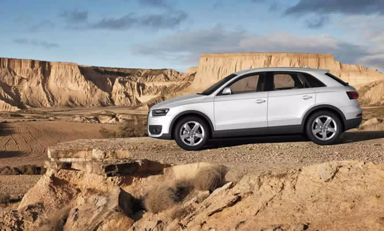 Bajo el capo tiene un motor que entrega más de 170 caballos de fuerza, y un rendimiento de 5.2 litros por cada 100 kilómetros.