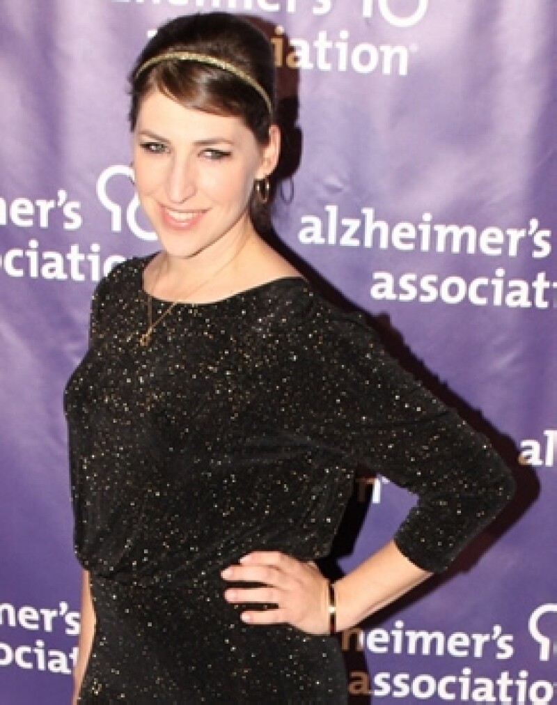 La tarde de ayer la actriz Mayim Bialik tuvo un accidente automovilístico a bordo de su Volvo.