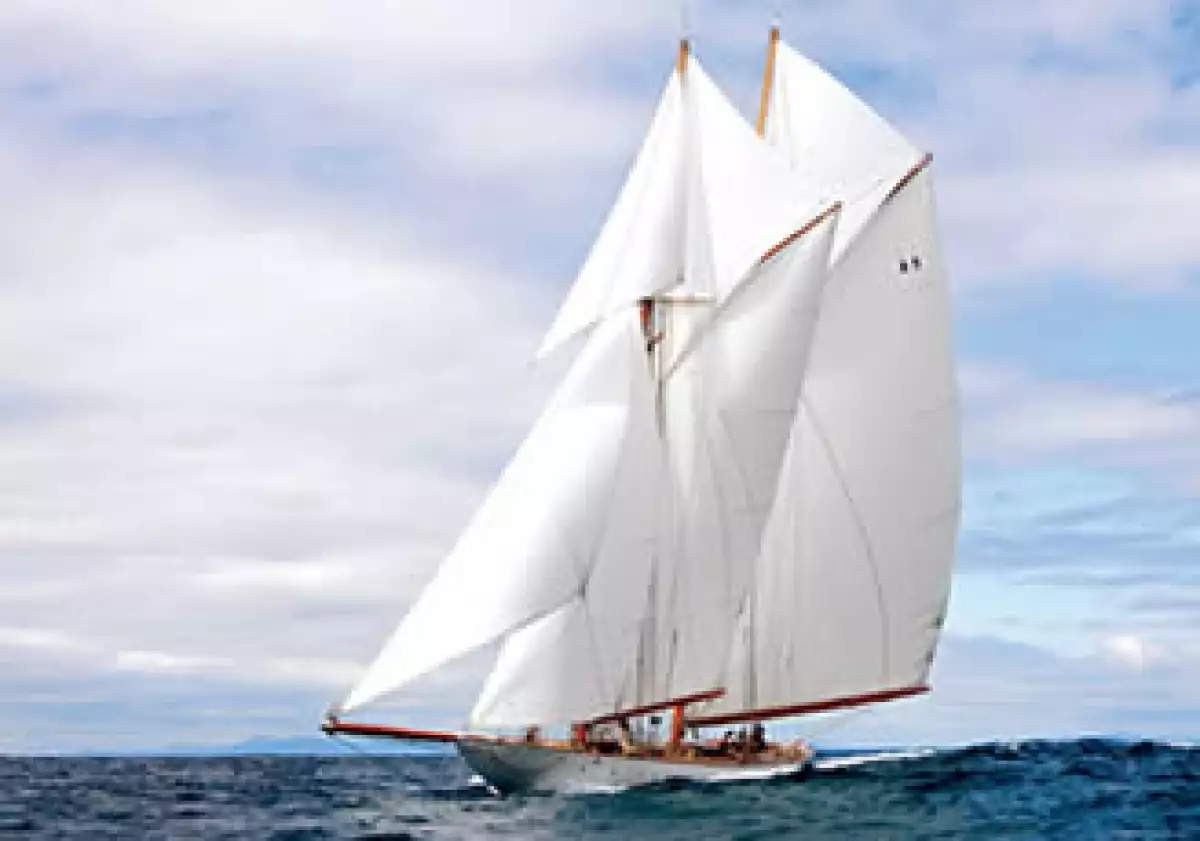 Elena es un velero al estilo de principios del siglo XX, ideal para participar en una regata en Saint-Tropez. (Foto: Especial)