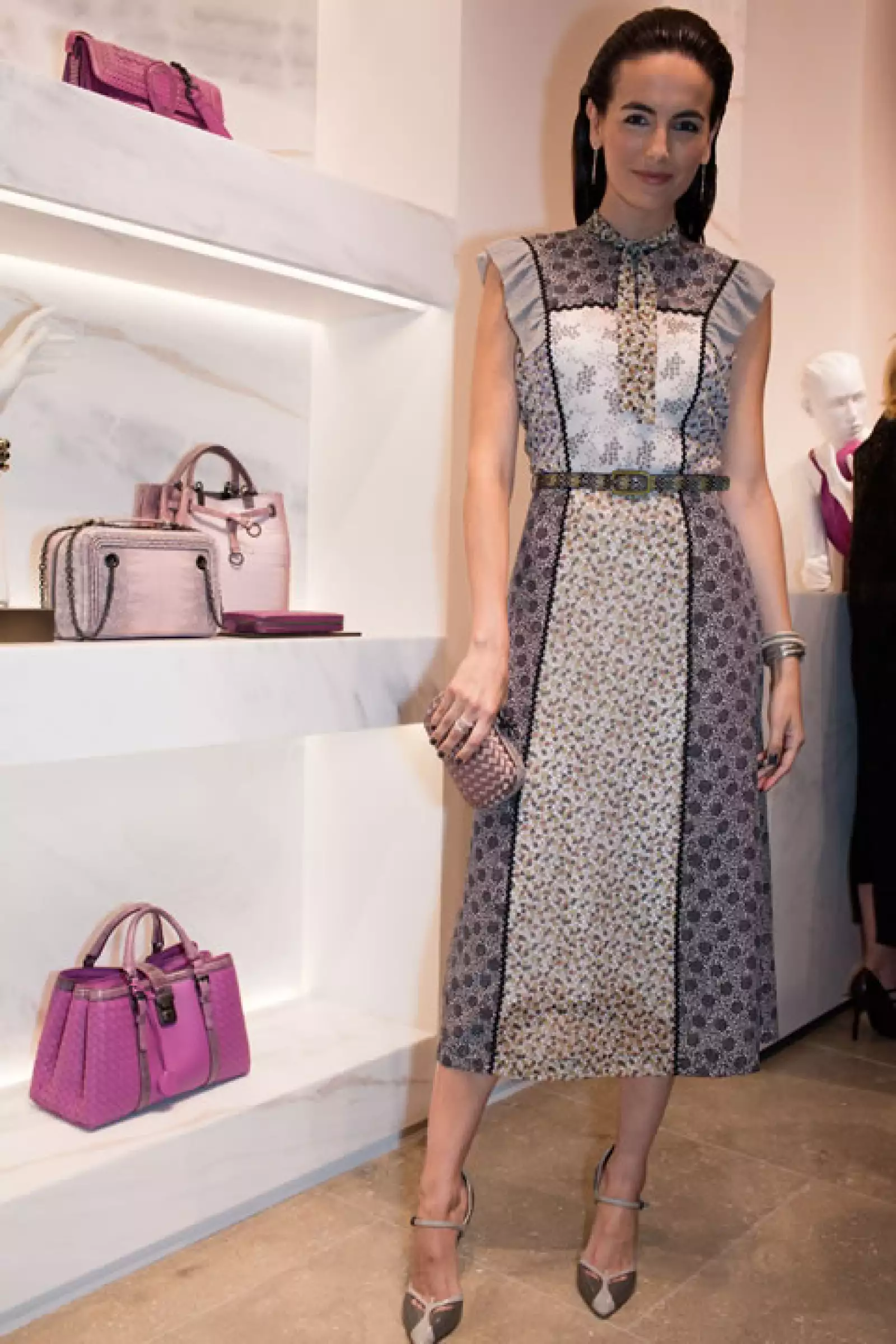 Camilla Belle en un total look de la marca.