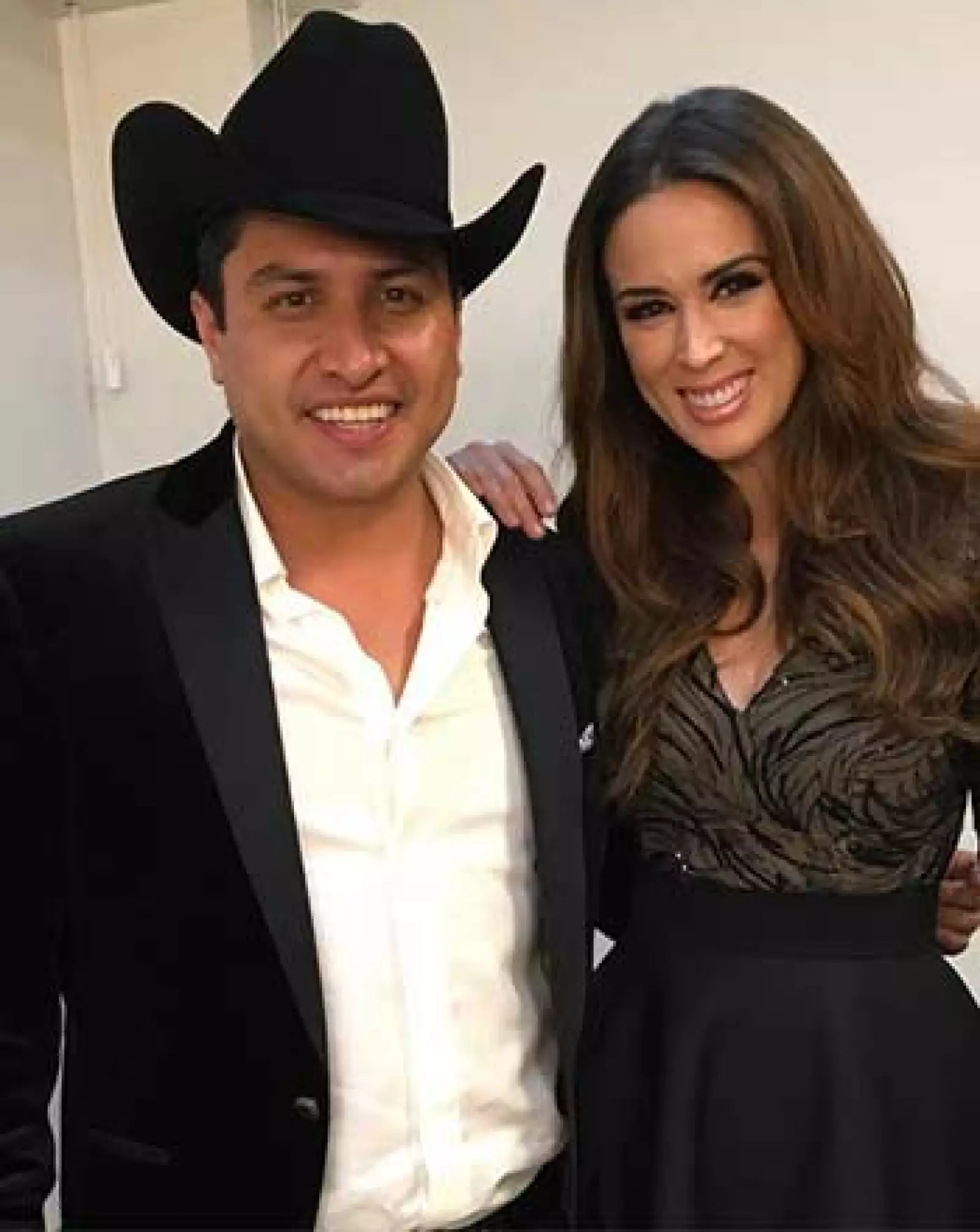 Julion Álvarez y Jacky Bracamontes