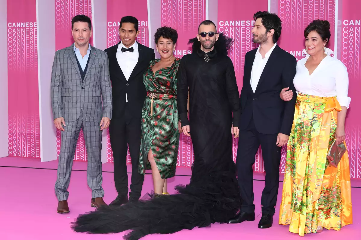 El elenco de la serie Miguel