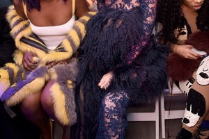 La modelo lució en el V FILES show un atrevido look con el que acaparó toda la atención.