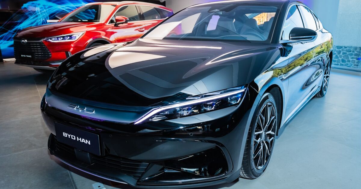 Çinli üretici BYD 2023'te satışlarını %62 artırdı