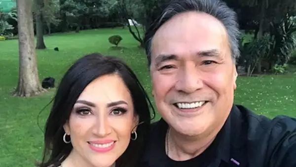 yoshio y esposa.jpg